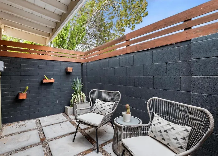 Holiday home Mid-century Marvel - Poolside Patio With & Bocce *