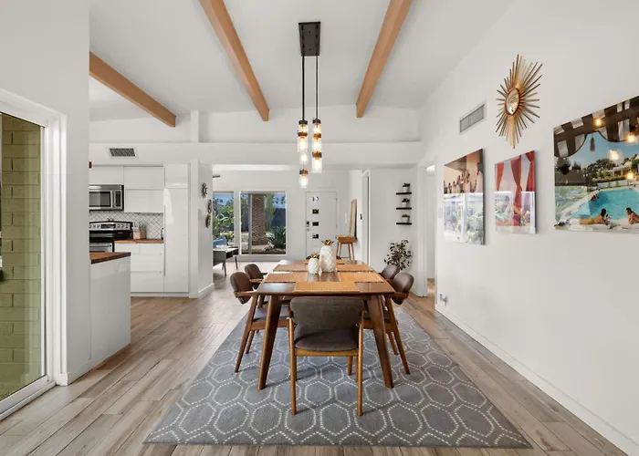 Mid-century Marvel - Poolside Patio With & Bocce Holiday home Scottsdale